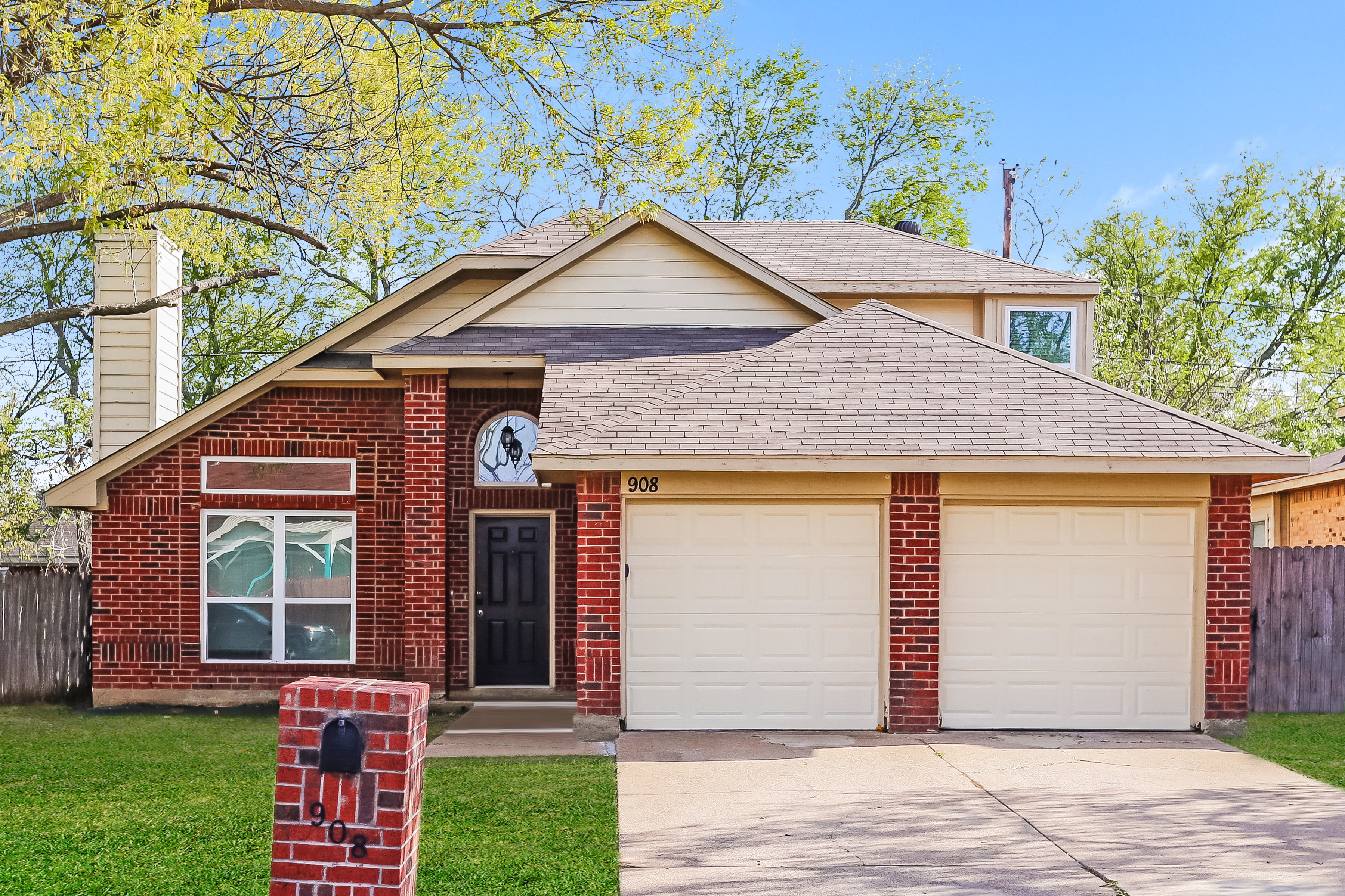 908 Galaxy Dr Arlington, TX 76001